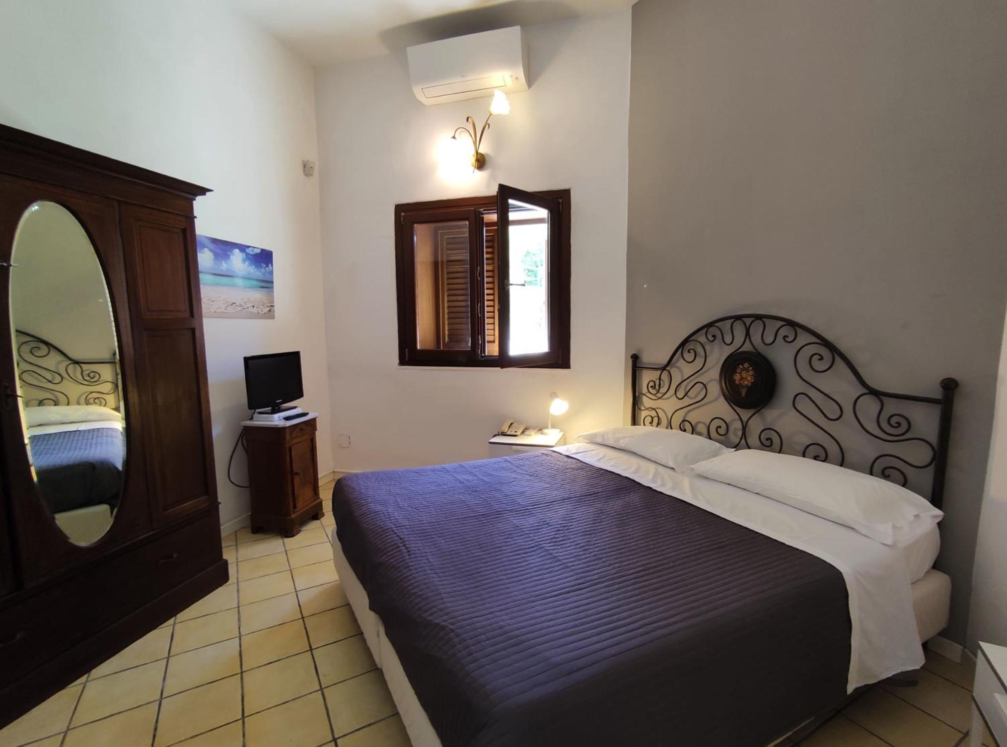 Superior One-Bedroom Apartment,1433772121:JPEG